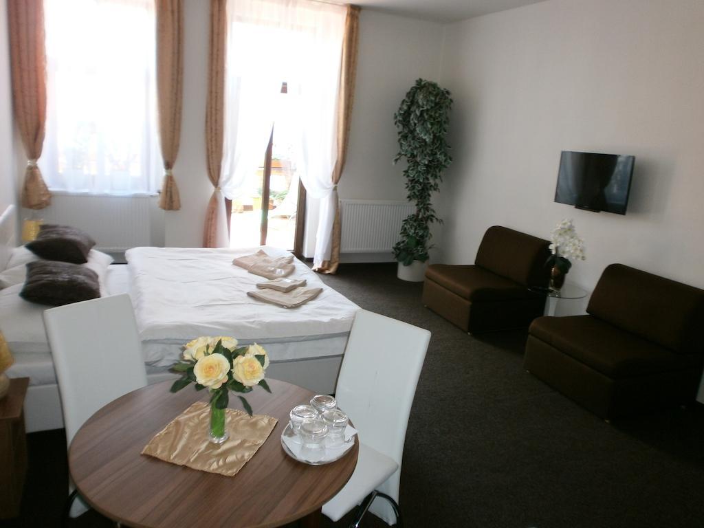 Mělník Hotel U Cisare المظهر الخارجي الصورة