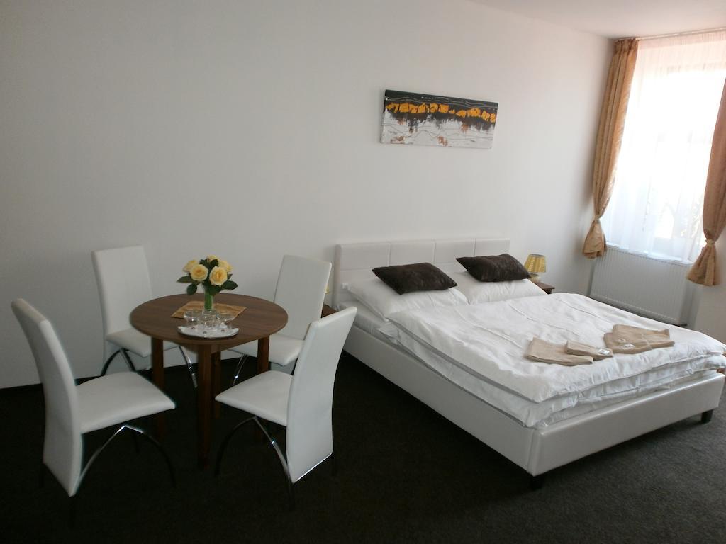 Mělník Hotel U Cisare المظهر الخارجي الصورة